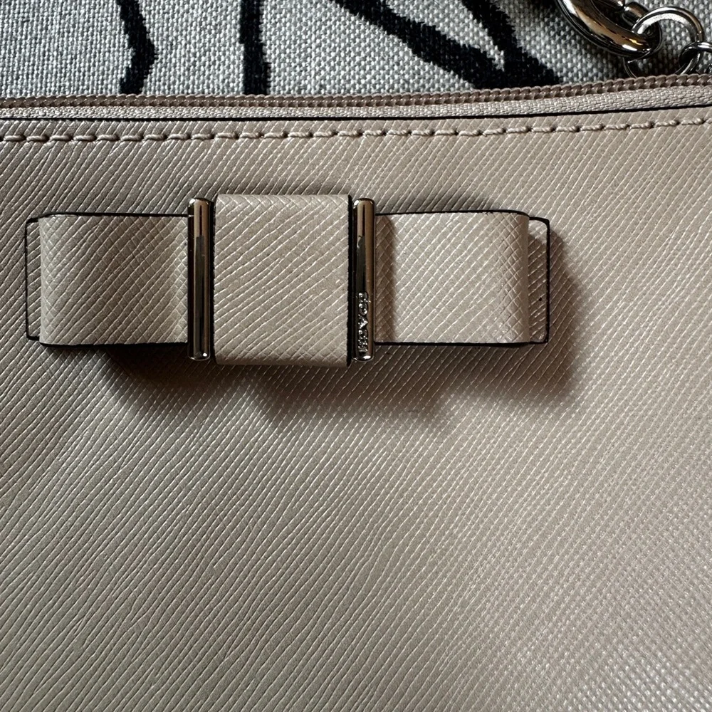 NEW COACH Elegant Cream Bow ZIP WRISTLET PURSE 5 x 6.5 in. w Card Holders